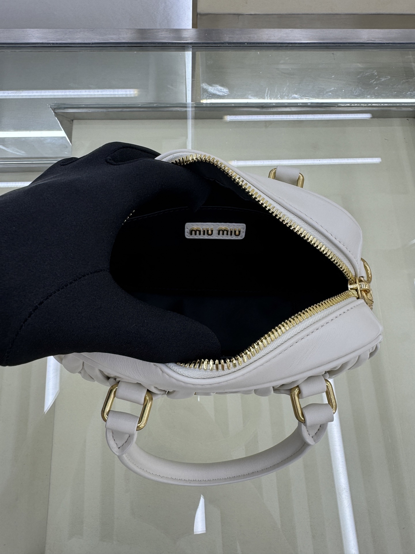 ミュウミュウ「Miu Miu」ボウリング バッグ ラムスキン マトラッセ ステッチ