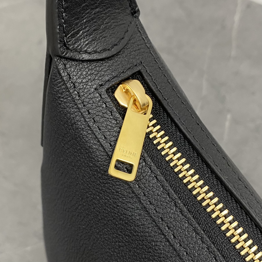 セリーヌ「Celine」新作 小サイズ HELOISE HOBO アンダーアームバッグ