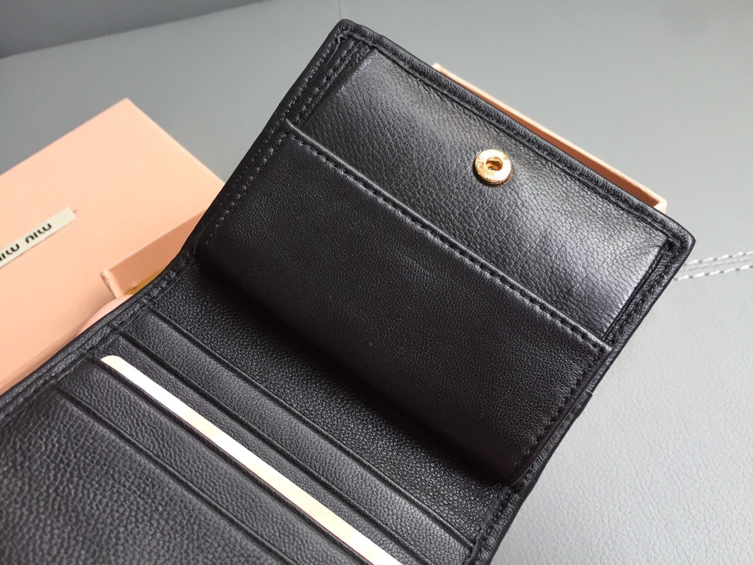 ミュウミュウ「Miu Miu」ポケット ウォレット コンパクト レザー