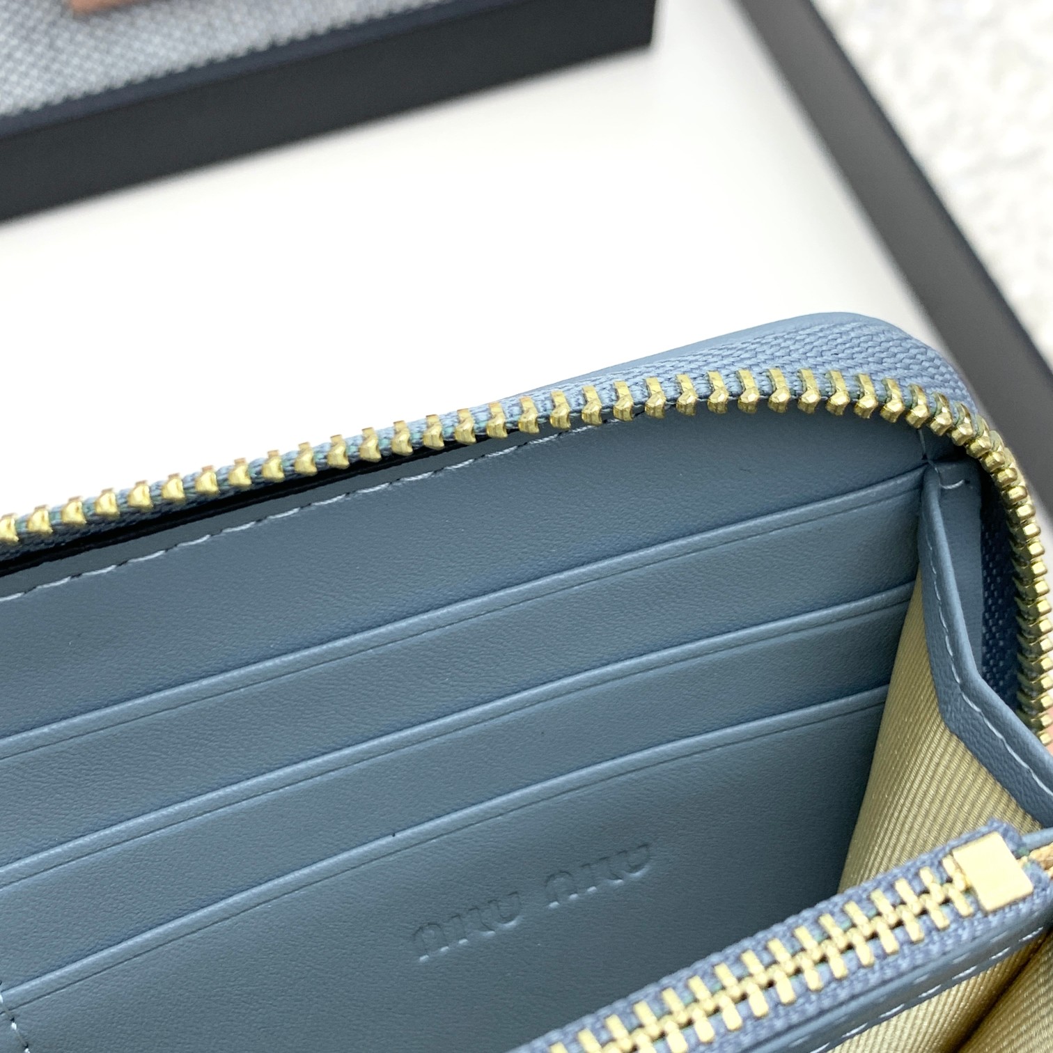 ミュウミュウ「Miu Miu」マトラッセ レザー ロングウォレット