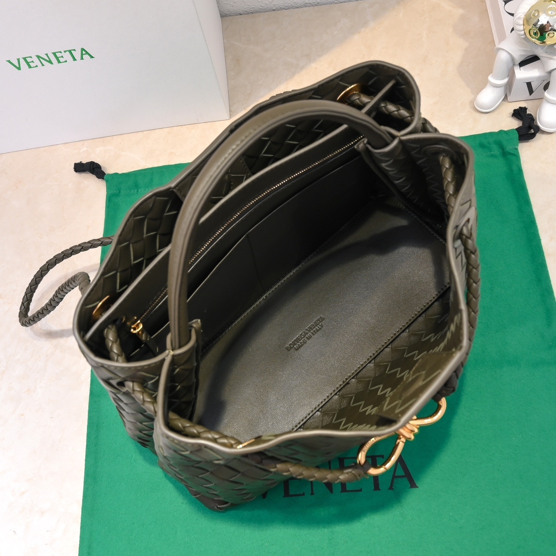 ボッテガ・ヴェネタ「Bottega Veneta」アンディアモ ショルダーバッグ ラムスキン