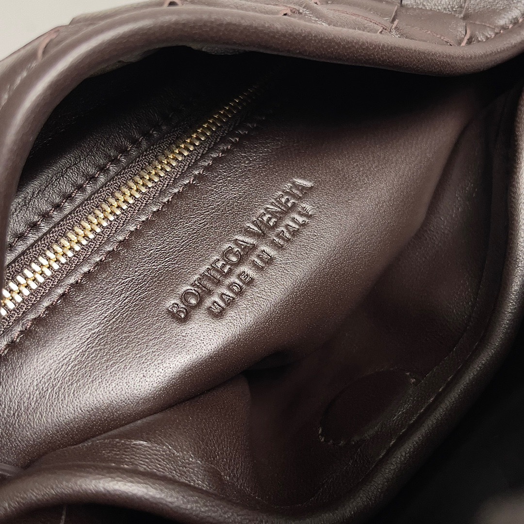 ボッテガ・ヴェネタ「Bottega Veneta」ホップ ショルダーバッグ ラージ レザー