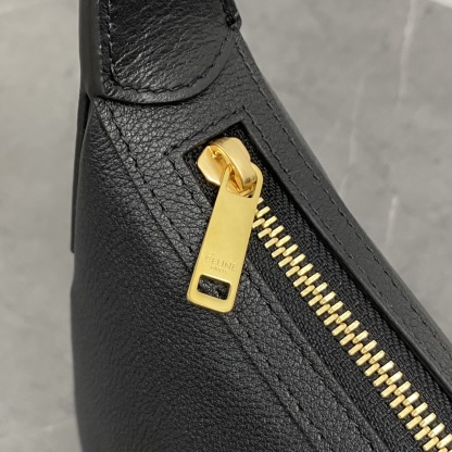 セリーヌ「Celine」新作 小サイズ HELOISE HOBO アンダーアームバッグ