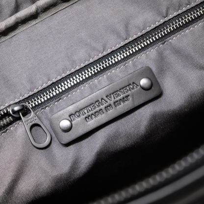 ボッテガ・ヴェネタ「Bottega Veneta」イントレチャート ブリーフケース メンズ ワックスドカルフレザー