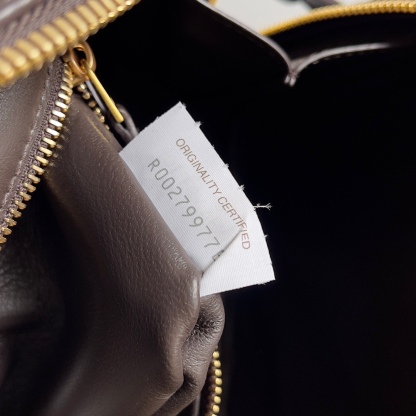 ボッテガ・ヴェネタ「Bottega Veneta」ゲットアウェイ スクエアバッグ イントレチャート レザー