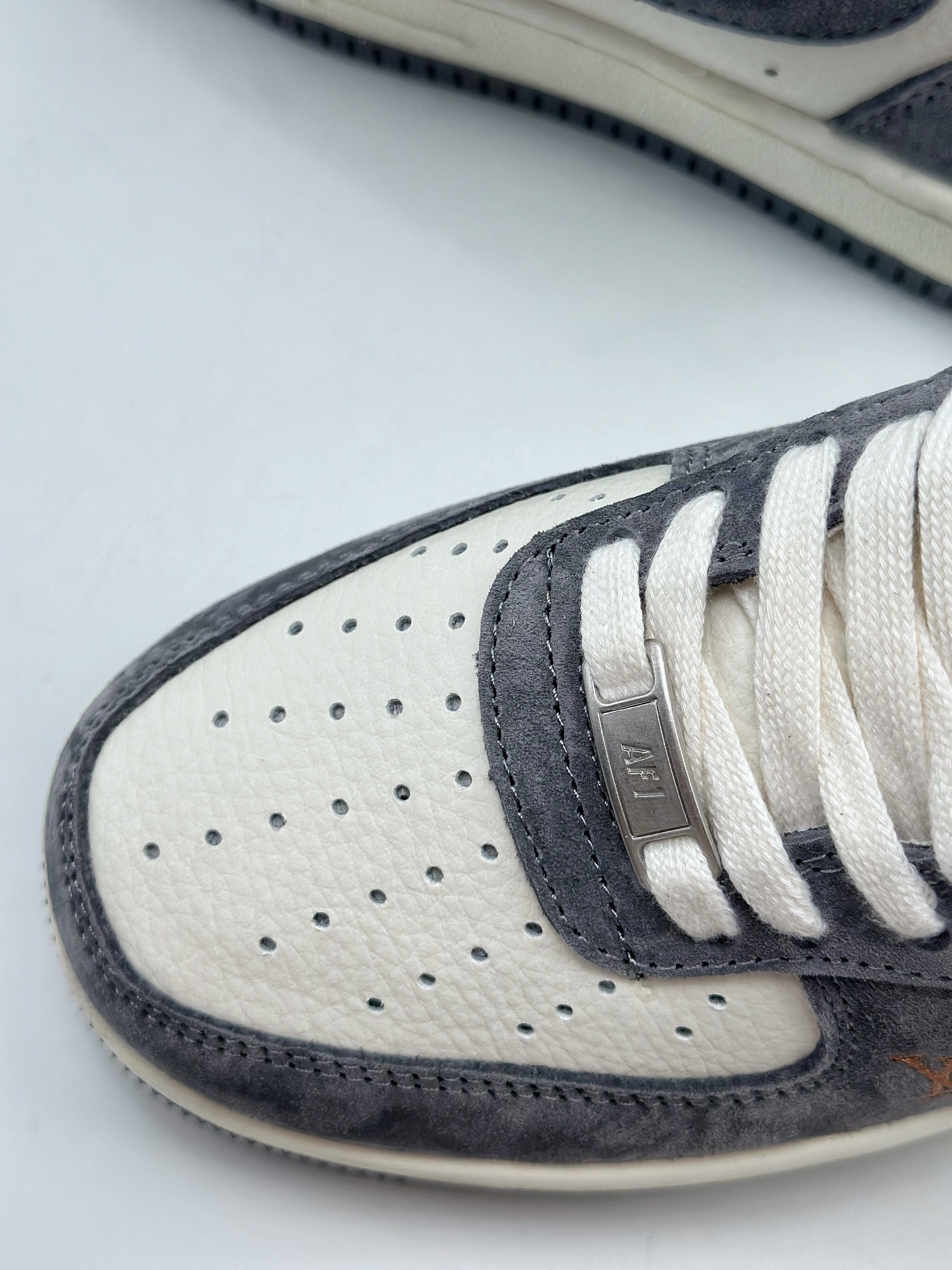 「コラボモデル」Louis Vuitton x Nike Air Force 1 Low スニーカー