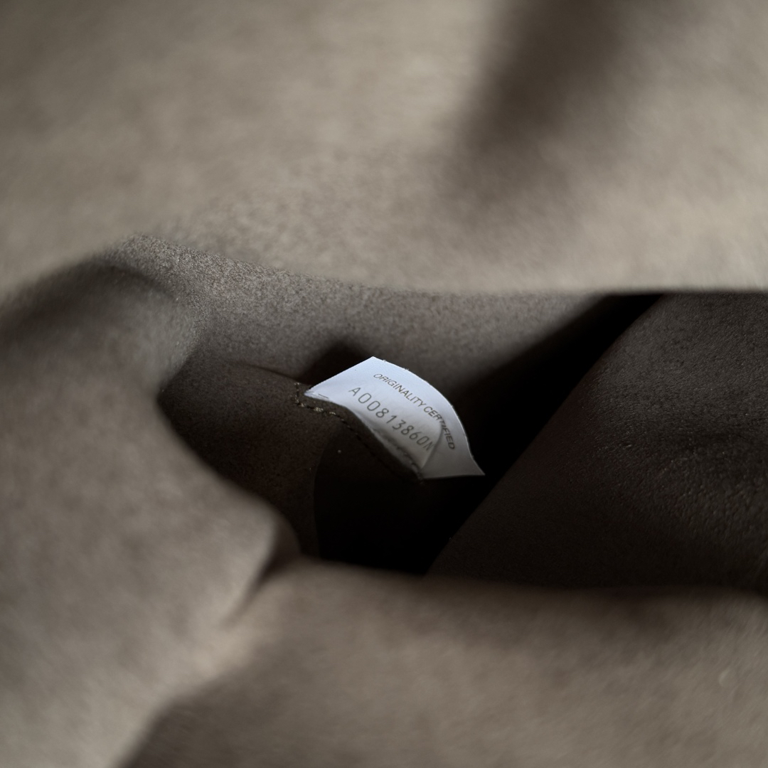 ボッテガ・ヴェネタ「Bottega Veneta」イントレチャート レザー バックパック