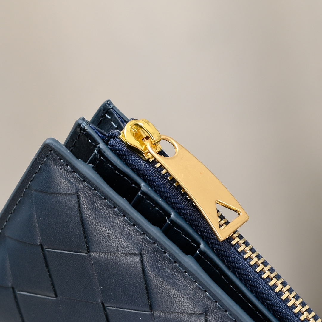 ボッテガ・ヴェネタ「Bottega Veneta」イントレチャート レザー コンコンパクトウォレット