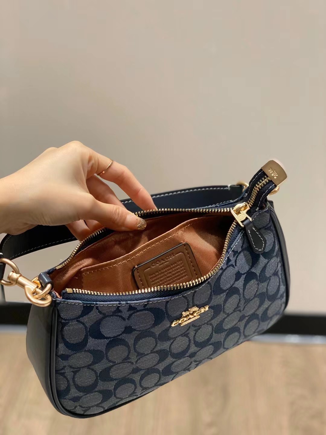 コーチ「Coach」Teri ショルダーバッグ