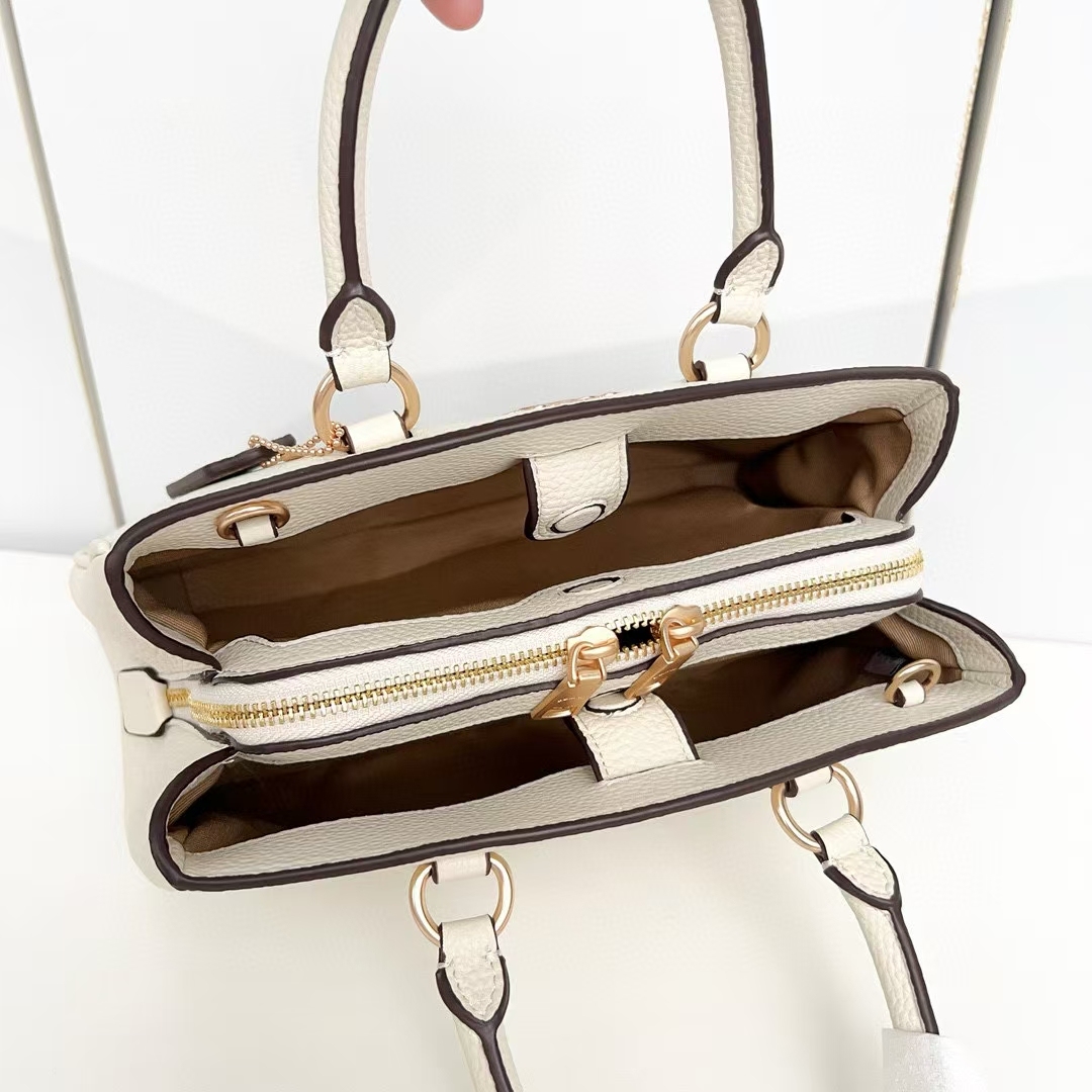 コーチ「Coach」ダーシー シリーズ ショルダーバッグ