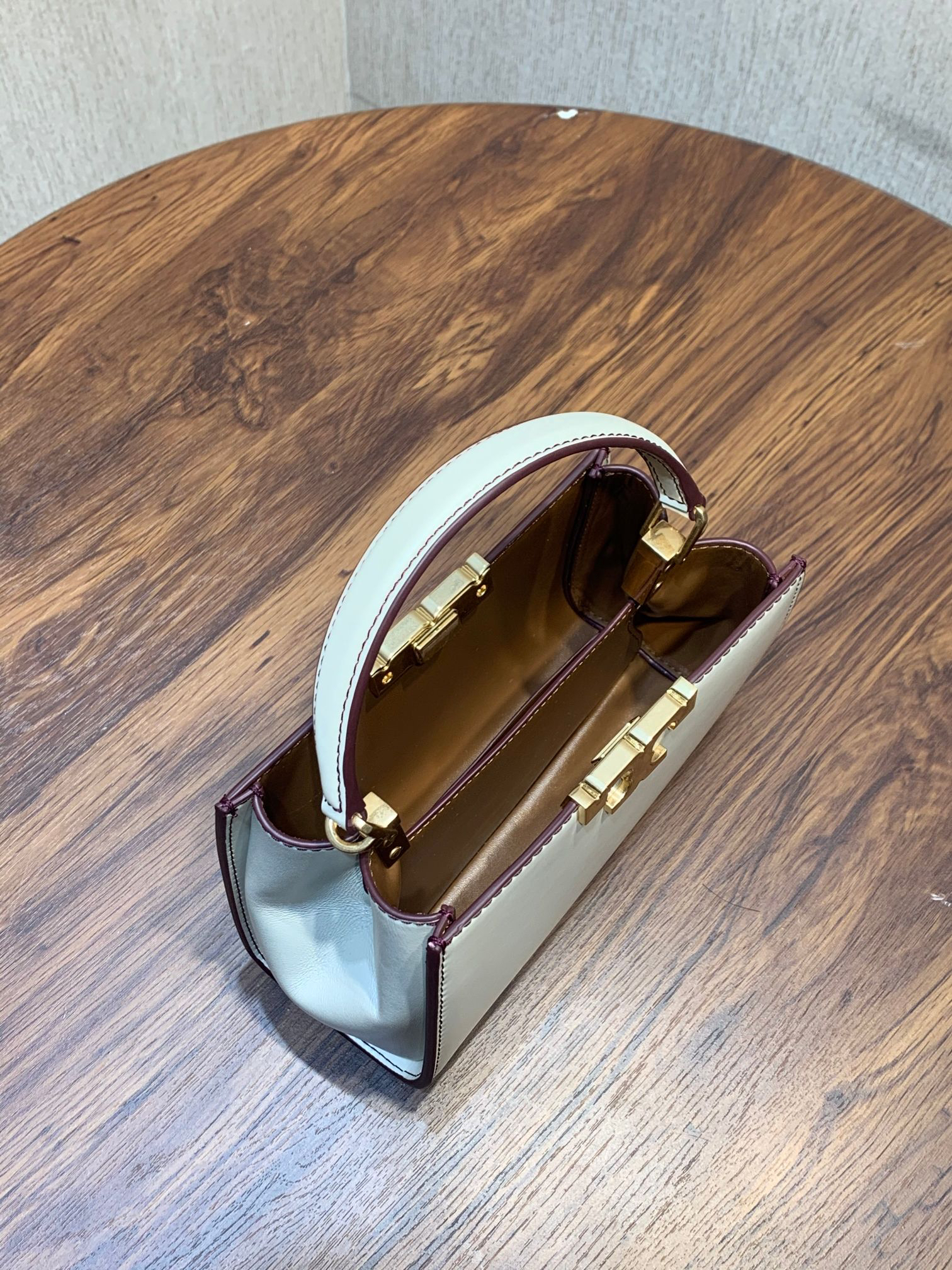 トリー バーチ「Tory Burch」Eleanor レザーショルダーバッグ