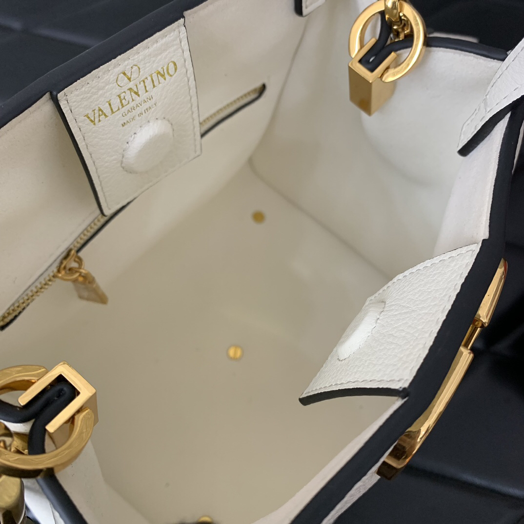 ヴァレンティノ「Valentino」 GARAVANI ALLTIME ショルダーバッグ