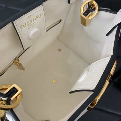 ヴァレンティノ「Valentino」 GARAVANI ALLTIME ショルダーバッグ