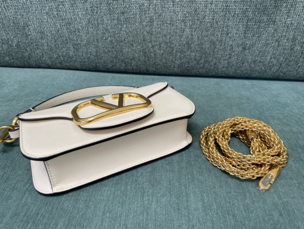 ヴァレンティノ「Valentino」 GARAVANI MINILOC ショルダーバッグ