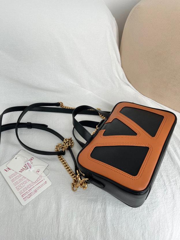 ヴァレンティノ「Valentino」  GARAVANI VIVA SUPERSTAR ショルダーバッグ