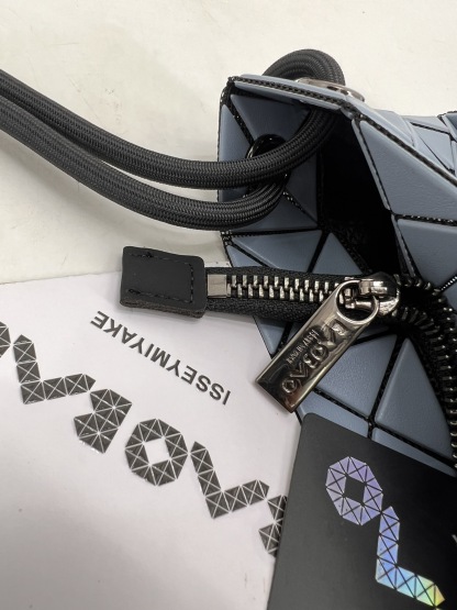 イッセイ・ミヤケ「Issey Miyake」ボストンショルダーバッグ