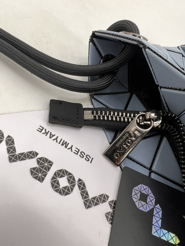 イッセイ・ミヤケ「Issey Miyake」ボストンショルダーバッグ