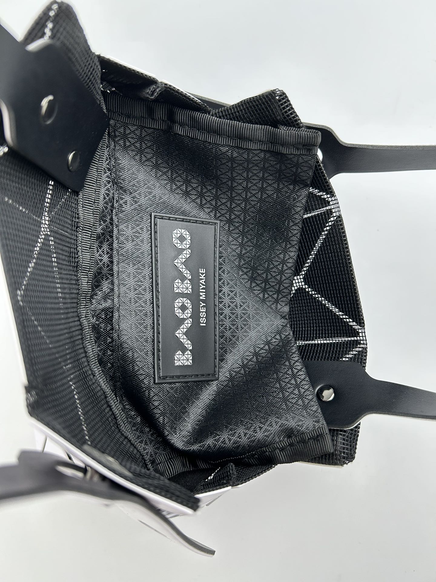 イッセイ・ミヤケ「Issey Miyake」CARAT ジオメトリックボックスバッグ