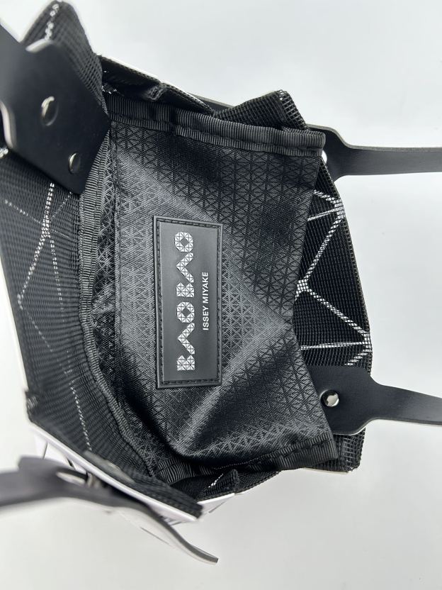 イッセイ・ミヤケ「Issey Miyake」CARAT ジオメトリックボックスバッグ