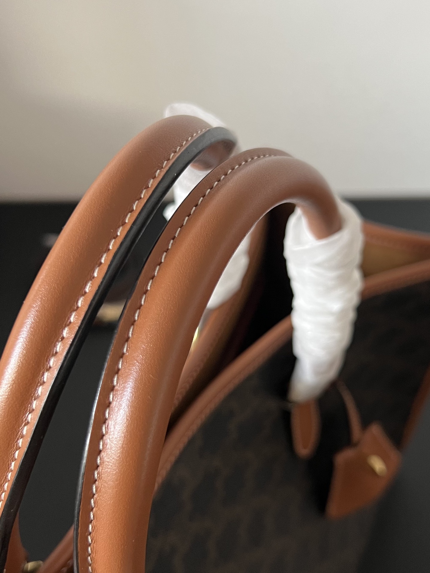 セリーヌ「Celine」TRIOMPHE モノグラム レザー トートバッグ