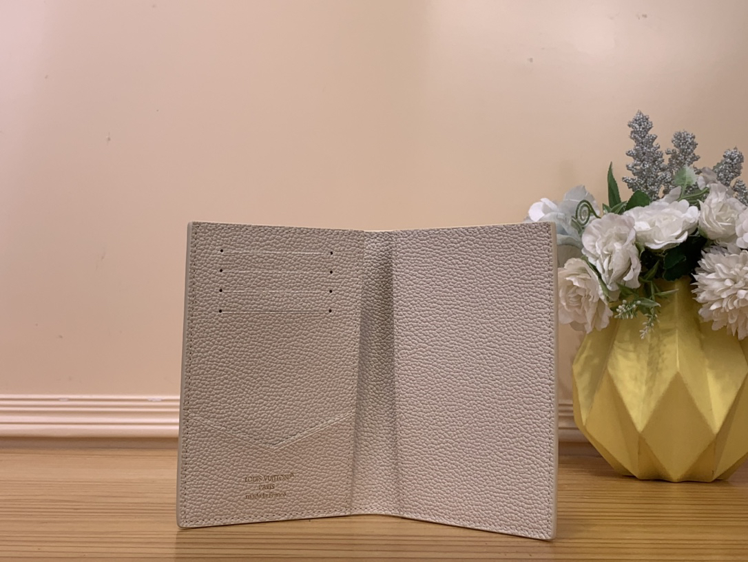 ルイ・ヴィトン「Louis Vuitton」パスポートホルダー