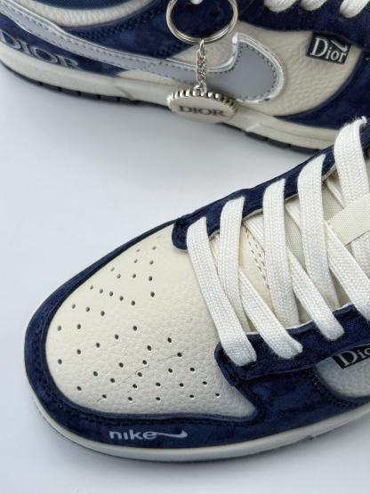 「コラボモデル」Dior x NikeSB ダンク ロウ ホワイト/ブルー/グレー 3M