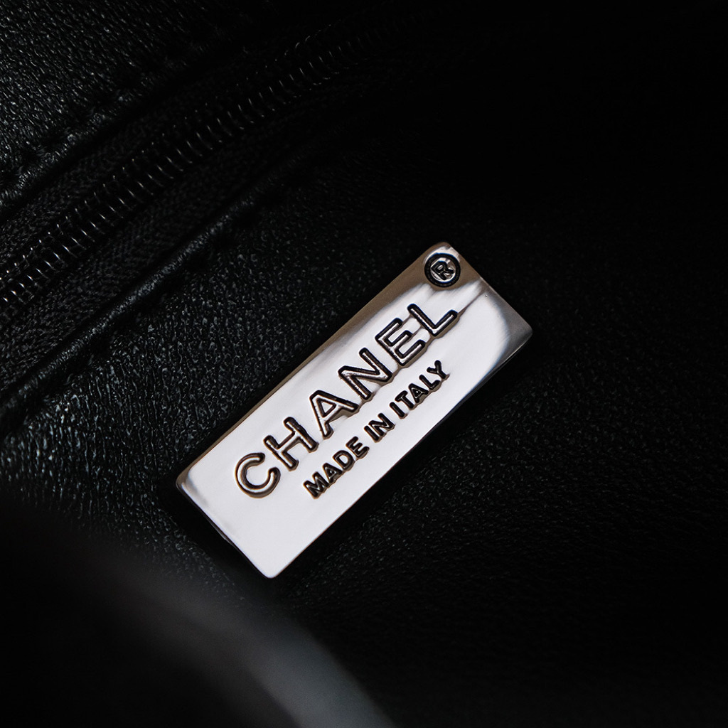 シャネル「Chanel」25P ブレイジングラメ — 爆発的な輝きで魅せる高密度ラメの圧倒的グラマー