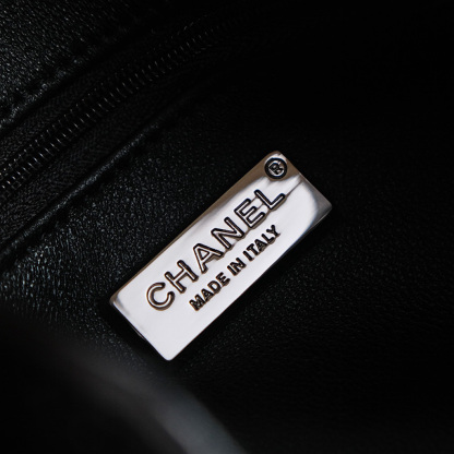 シャネル「Chanel」25P ブレイジングラメ — 爆発的な輝きで魅せる高密度ラメの圧倒的グラマー