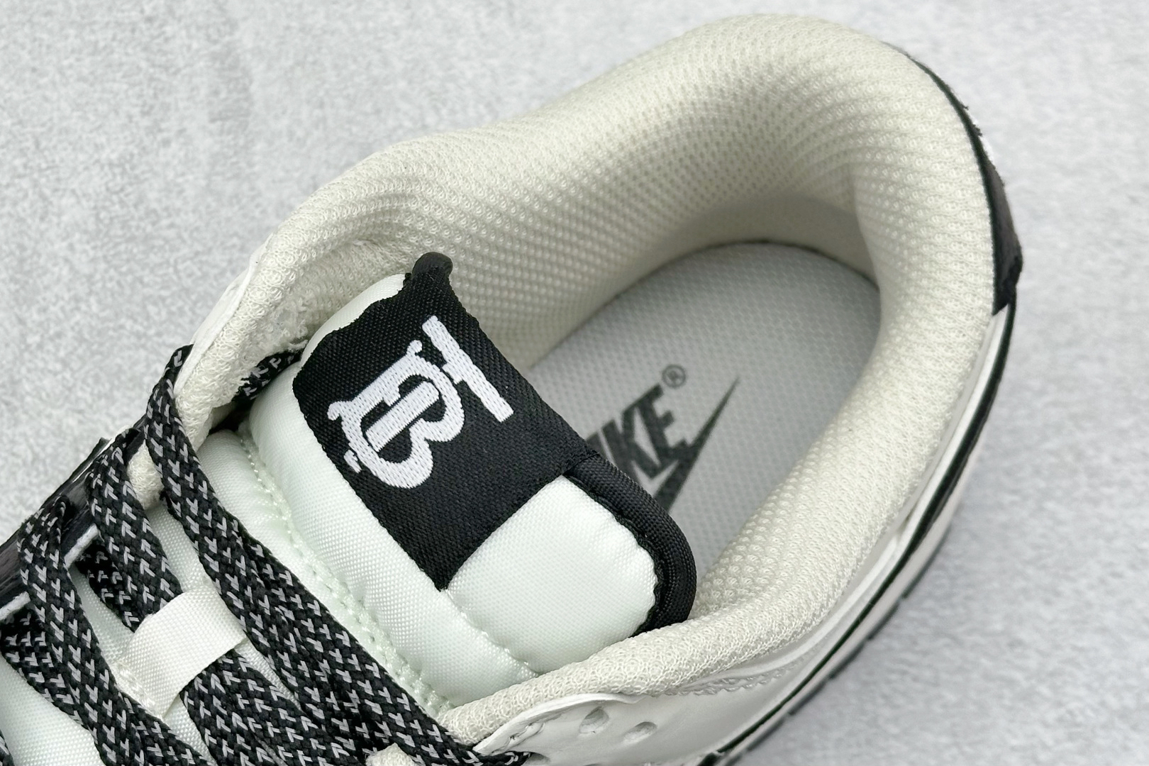 「コラボモデル」Burberry x NikeSB Dunk Low XC （Nike × BURBERRY Collaboration Nike SB Dunk Low XC）