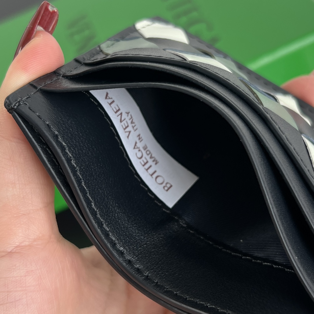 ボッテガ・ヴェネタ「Bottega Veneta」スリムカードケース