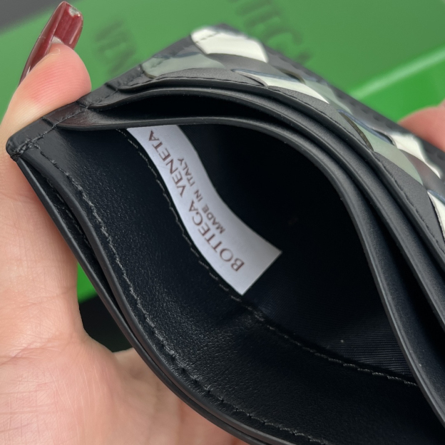 ボッテガ・ヴェネタ「Bottega Veneta」スリムカードケース