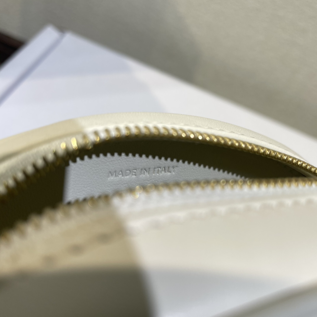 セリーヌ「Celine」TRIOMPHE ミニ ムーンケーキバッグ