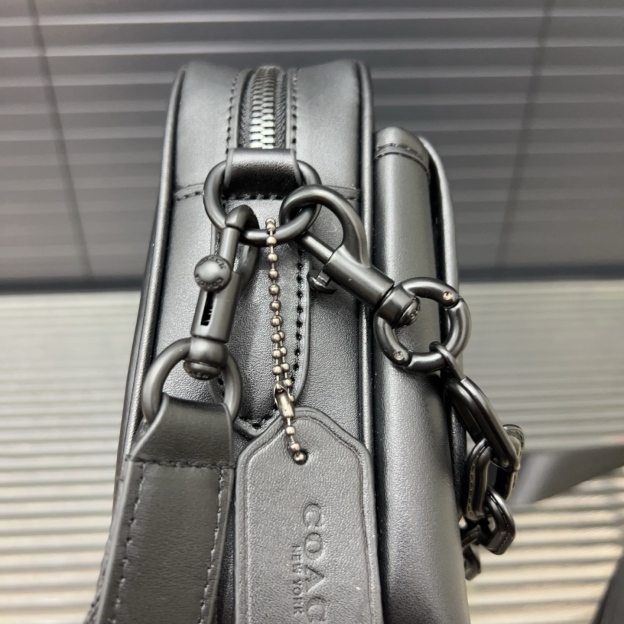 コーチ「Coach」CHARTER FLAP 24 クロスボディーバッグ