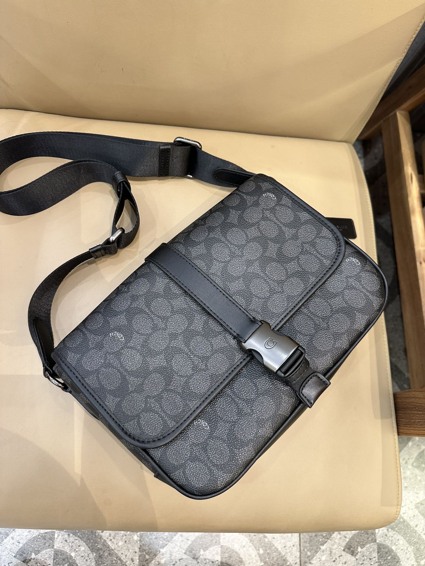 コーチ「Coach」LEAGUE メッセンジャーバッグ