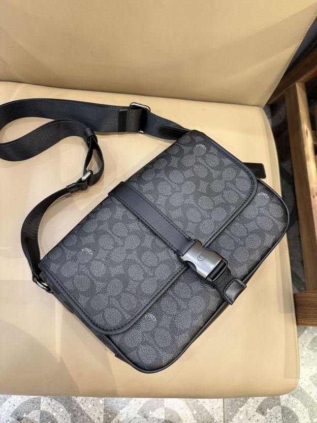 コーチ「Coach」LEAGUE メッセンジャーバッグ