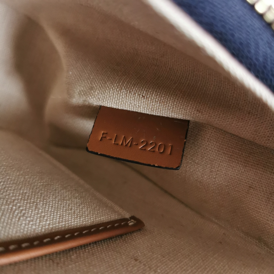 セリーヌ「Celine」AVA デニム ショルダーバッグ