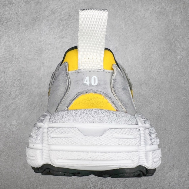 バレンシアガ「Balenciaga」ラウンドつま先のプラットフォームスニーカー