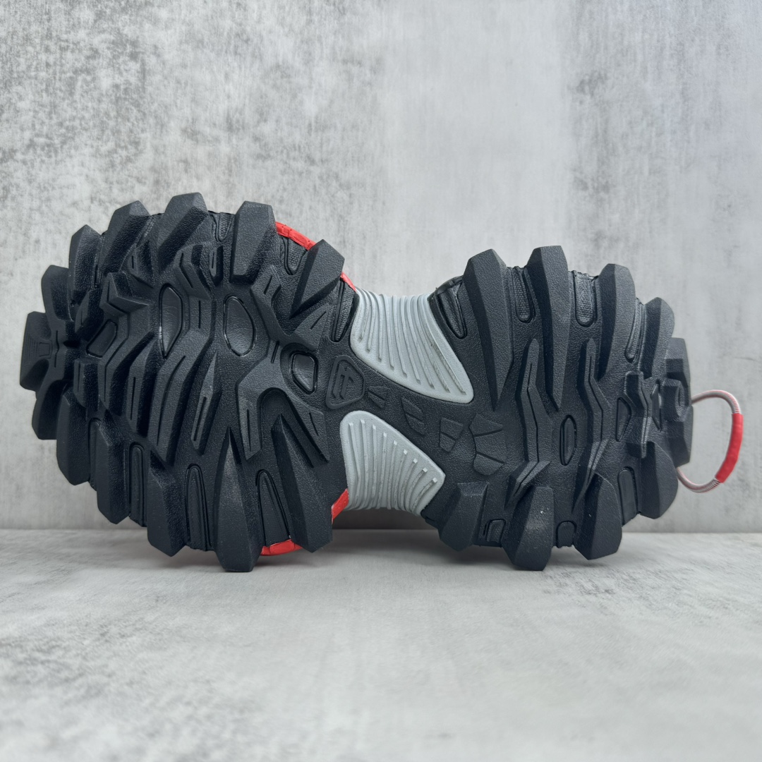 バレンシアガ「Balenciaga」ラウンドつま先のプラットフォームスニーカー