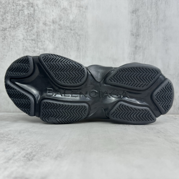 バレンシアガ「Balenciaga」トリプルs不良スニーカー