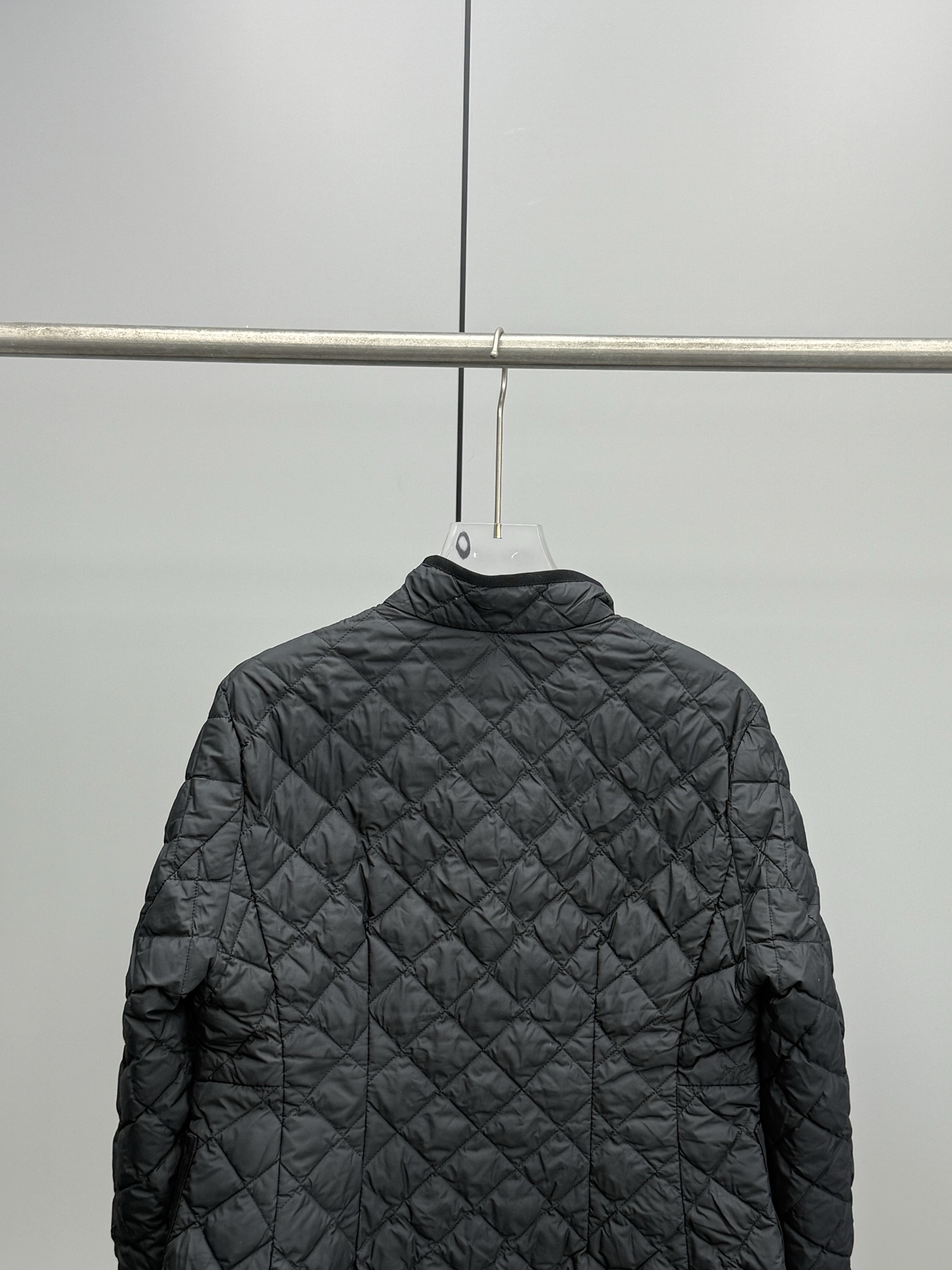 モンクレール「Moncler」ダイヤモンドキルティング スタンドカラー フィットド フレアショート ダウンジャケット