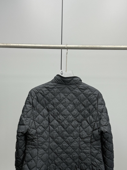 モンクレール「Moncler」ダイヤモンドキルティング スタンドカラー フィットド フレアショート ダウンジャケット