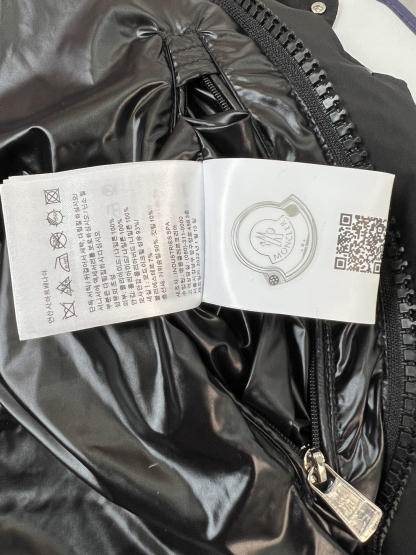 モンクレール「Moncler」Vezere ダウンジャケット