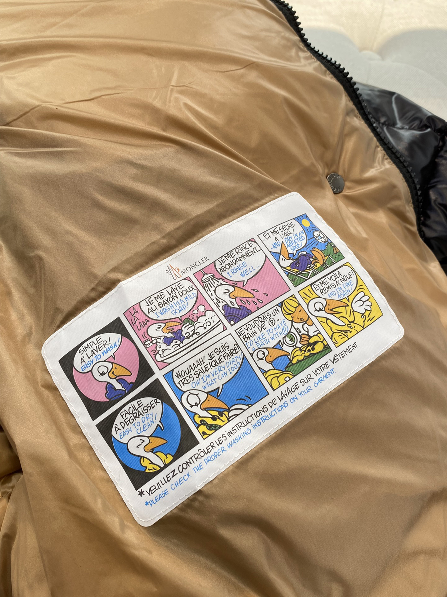 モンクレール「Moncler」フード付きハイネック ダウンジャケット