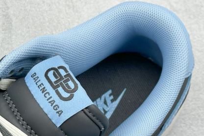 「コラボモデル」Balenciaga x NikeSB DUNK LOWグレーブルー ダブルスウッシュ スニーカー