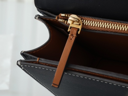 セリーヌ「Celine」ELEANOR モノグラム レザー ショルダーバッグ