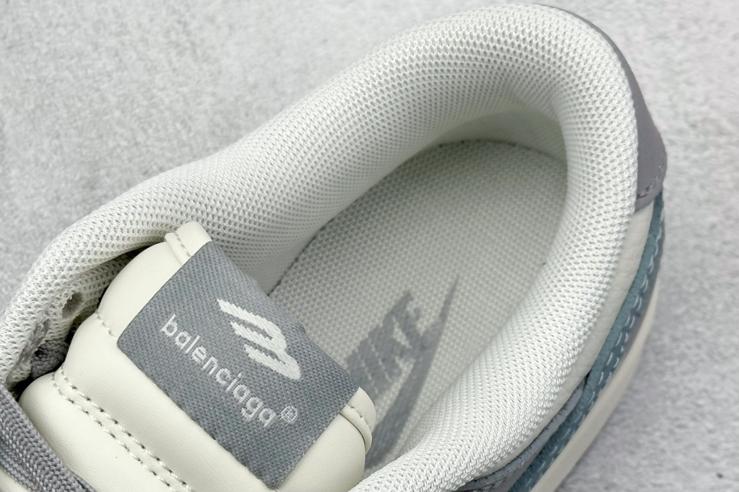 「コラボモデル」Balenciaga x Nikeグレー×ホワイト×ブルー スケートシューズ