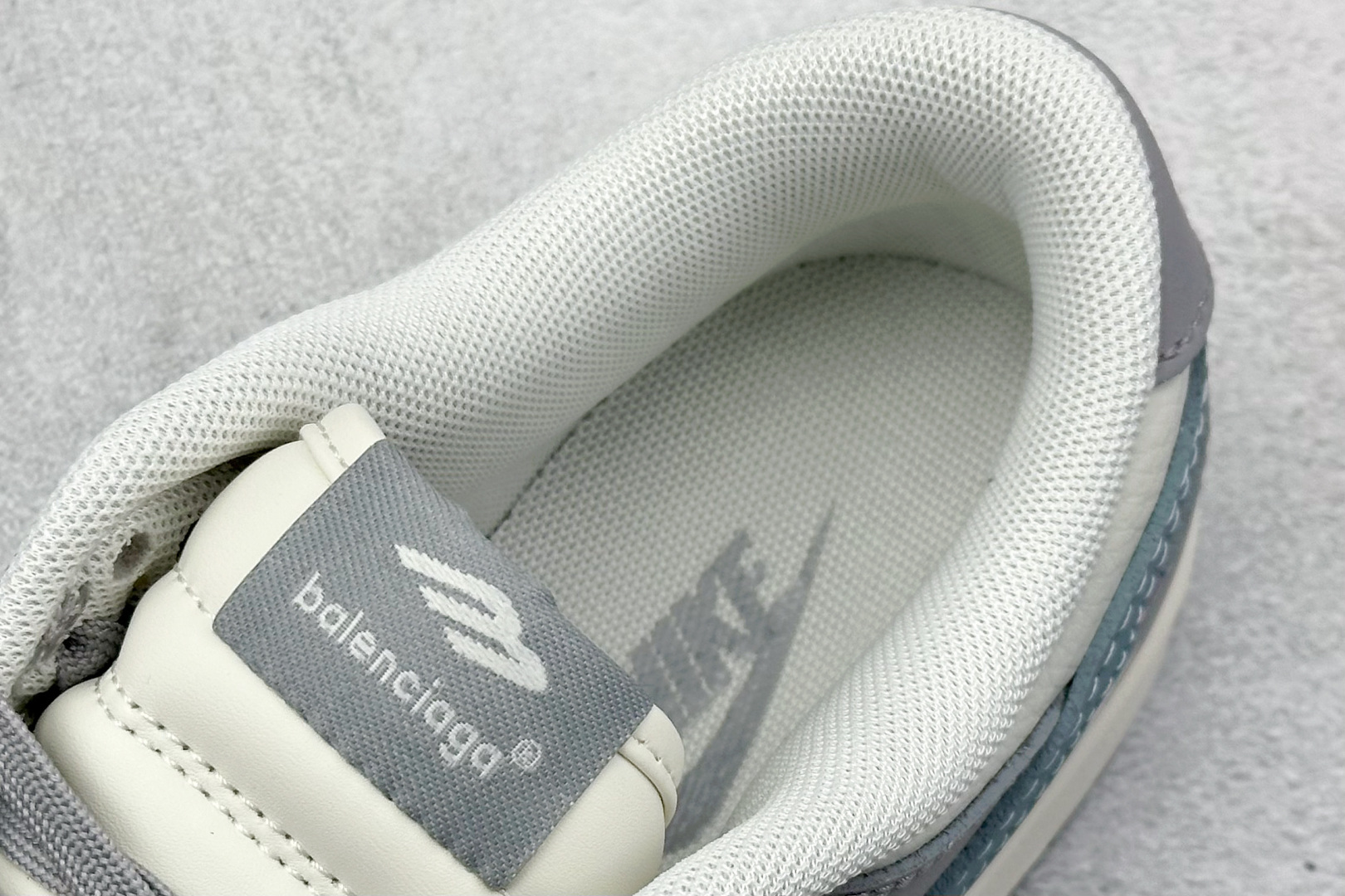 「コラボモデル」Balenciaga x Nikeグレー×ホワイト×ブルー スケートシューズ