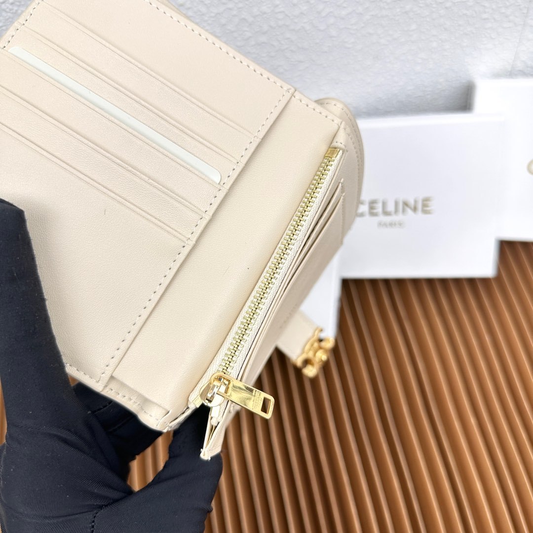 セリーヌ「Celine」VICTOIRE スムースレザー ミディアムウォレット
