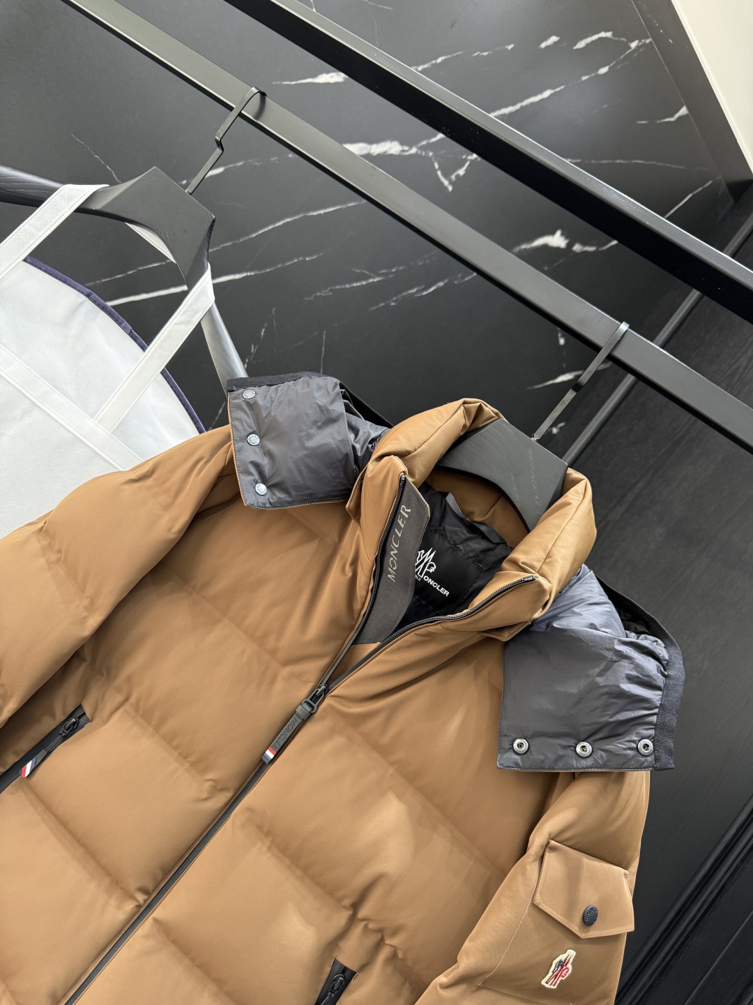 モンクレール「Moncler」ダウン ジャケット