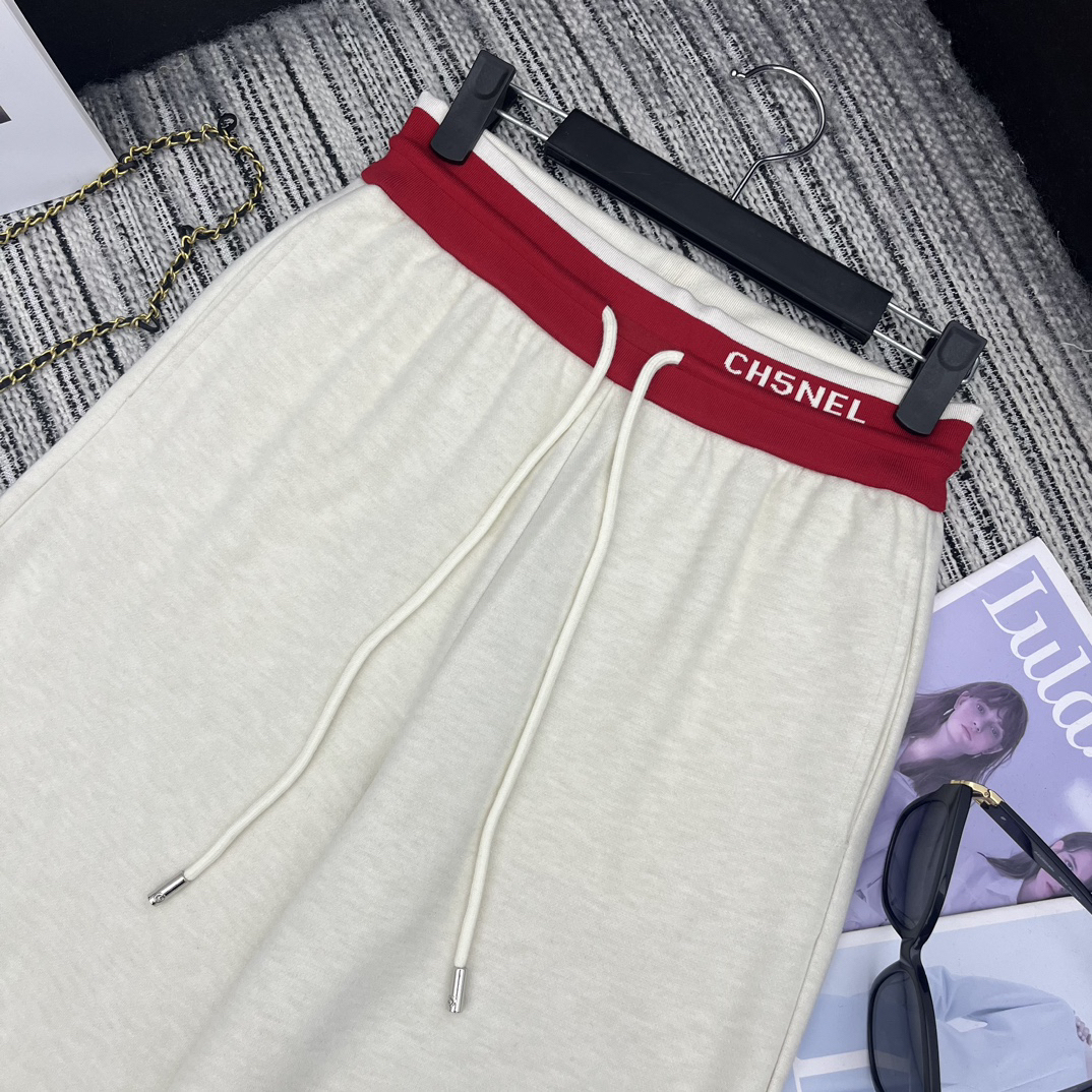 シャネル「Chanel」ダブルC エンブロイダリー パーカ & ハイウエスト ワイドパンツ セット